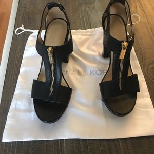 Michael Kors size 8 black with gold zipper